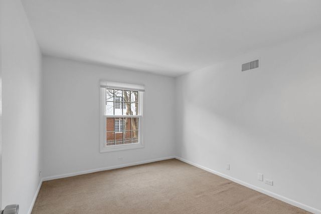 520 Shorely Drive 201, Barrington, IL 60010