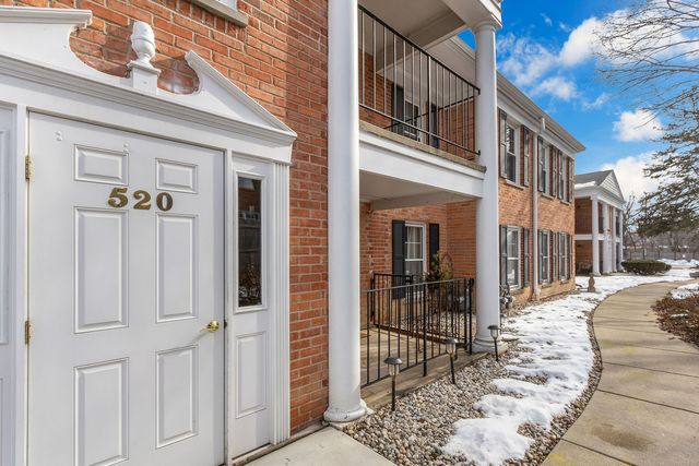 520 Shorely Drive 201, Barrington, IL 60010