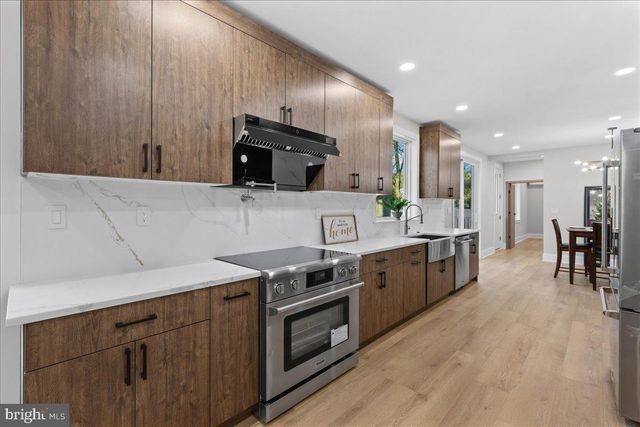 6 ECHO AVE, Moorestown, NJ 08057