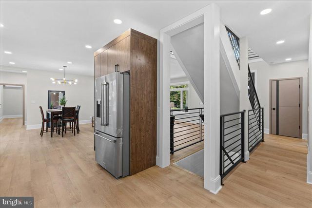 6 ECHO AVE, Moorestown, NJ 08057