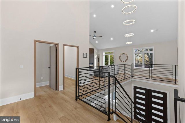 6 ECHO AVE, Moorestown, NJ 08057