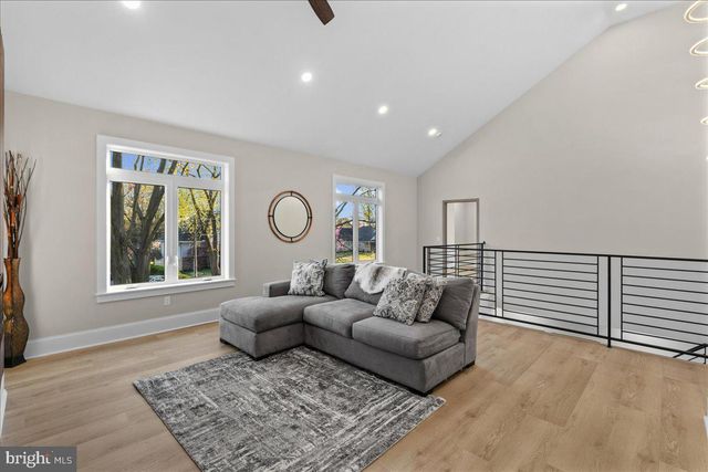 6 ECHO AVE, Moorestown, NJ 08057