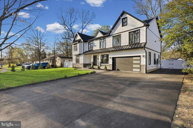 6 ECHO AVE, Moorestown, NJ 08057