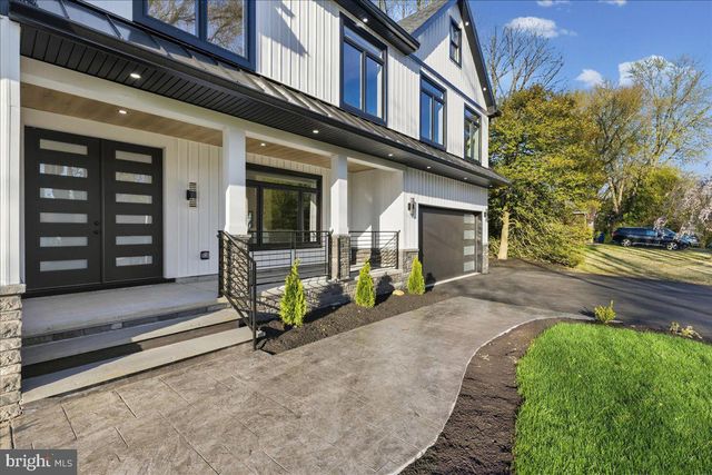 6 ECHO AVE, Moorestown, NJ 08057
