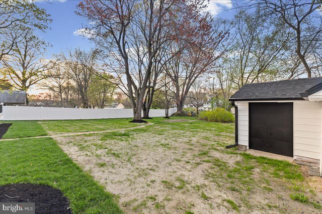 6 ECHO AVE, Moorestown, NJ 08057