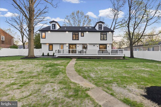 6 ECHO AVE, Moorestown, NJ 08057