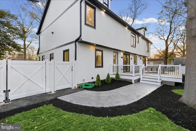 6 ECHO AVE, Moorestown, NJ 08057