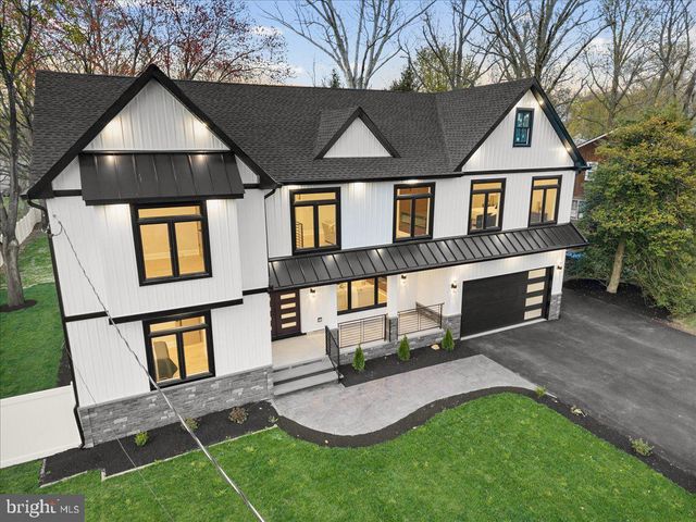 6 ECHO AVE, Moorestown, NJ 08057