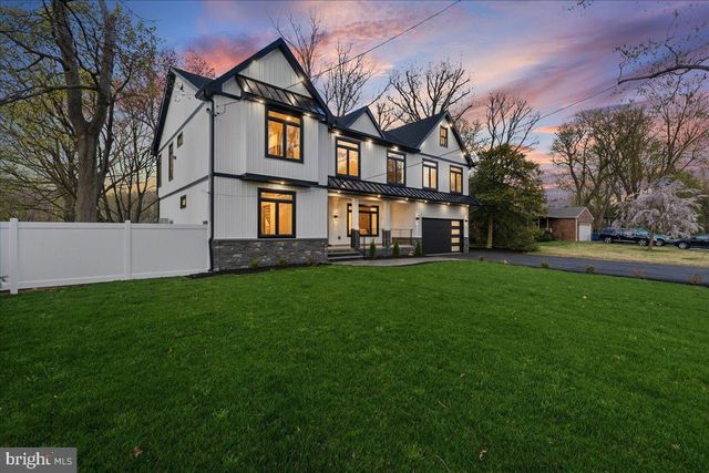 6 ECHO AVE, Moorestown, NJ 08057