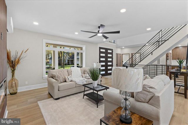 6 ECHO AVE, Moorestown, NJ 08057