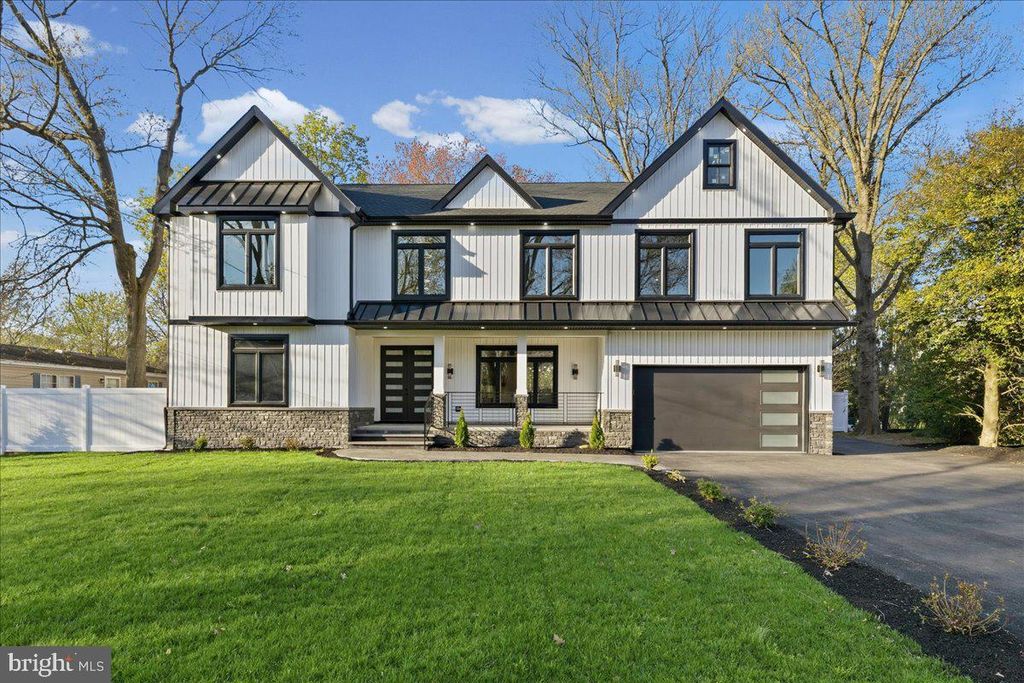 6 ECHO AVE, Moorestown, NJ 08057
