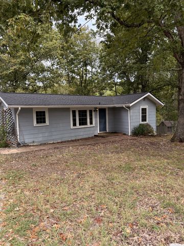 107 W End Dr, Waverly, TN 37185