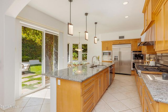 861 Alexandra Court, Oak Park, CA 91377