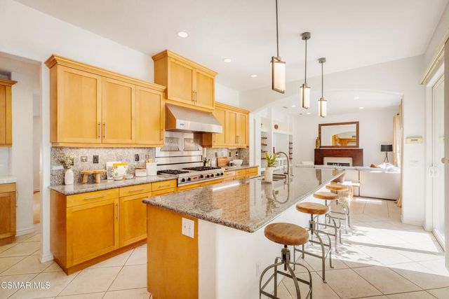 861 Alexandra Court, Oak Park, CA 91377
