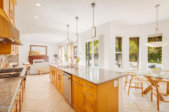 861 Alexandra Court, Oak Park, CA 91377