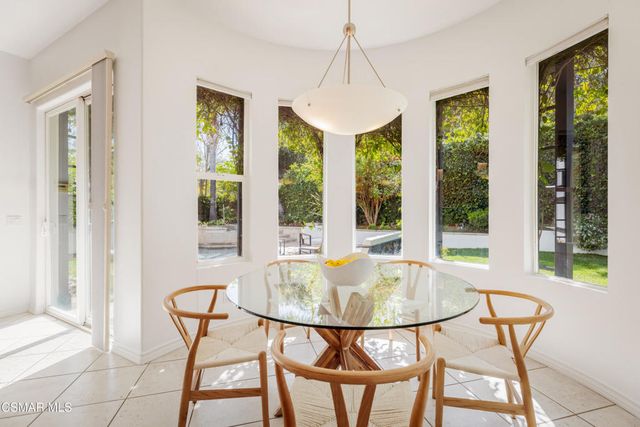 861 Alexandra Court, Oak Park, CA 91377