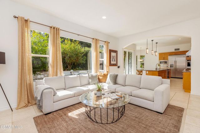 861 Alexandra Court, Oak Park, CA 91377