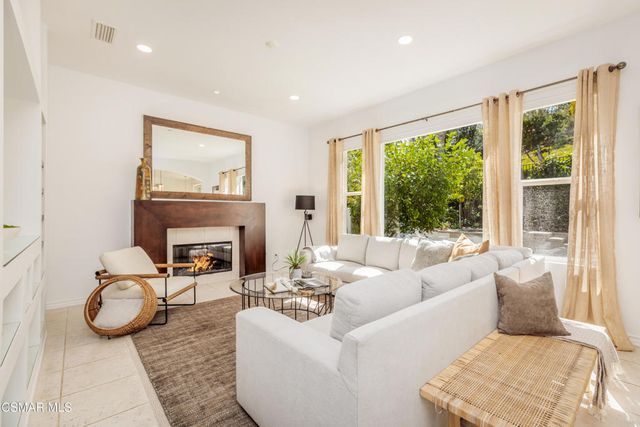 861 Alexandra Court, Oak Park, CA 91377