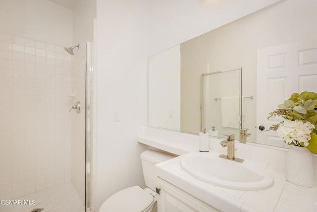 861 Alexandra Court, Oak Park, CA 91377