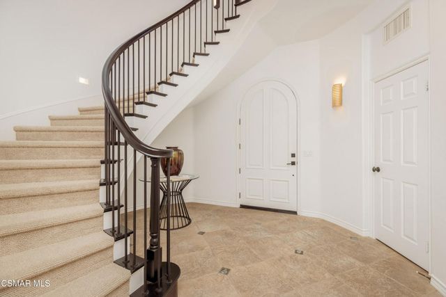 861 Alexandra Court, Oak Park, CA 91377