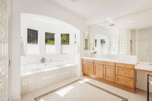 861 Alexandra Court, Oak Park, CA 91377