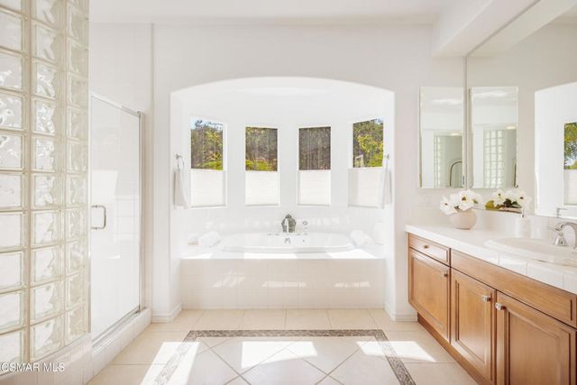 861 Alexandra Court, Oak Park, CA 91377