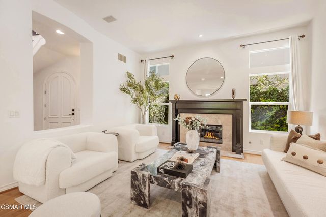 861 Alexandra Court, Oak Park, CA 91377