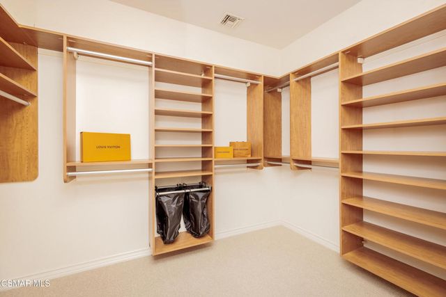 861 Alexandra Court, Oak Park, CA 91377