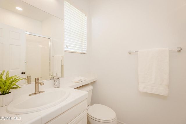 861 Alexandra Court, Oak Park, CA 91377