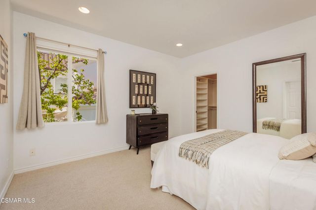 861 Alexandra Court, Oak Park, CA 91377