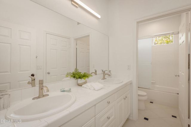 861 Alexandra Court, Oak Park, CA 91377