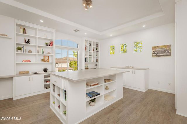 861 Alexandra Court, Oak Park, CA 91377