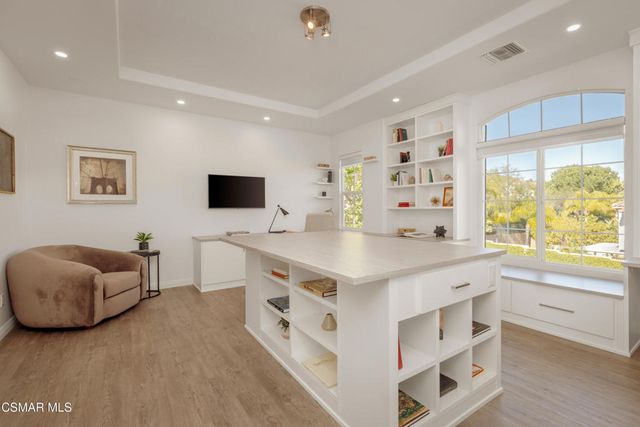 861 Alexandra Court, Oak Park, CA 91377