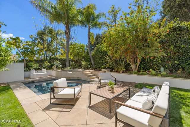 861 Alexandra Court, Oak Park, CA 91377