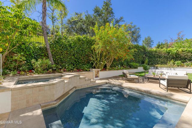 861 Alexandra Court, Oak Park, CA 91377