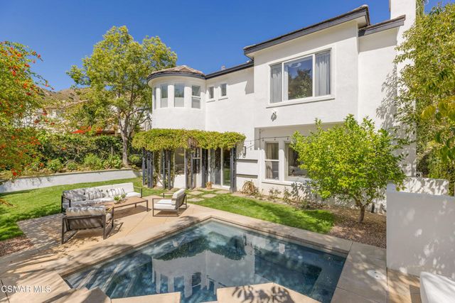 861 Alexandra Court, Oak Park, CA 91377