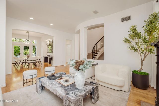 861 Alexandra Court, Oak Park, CA 91377