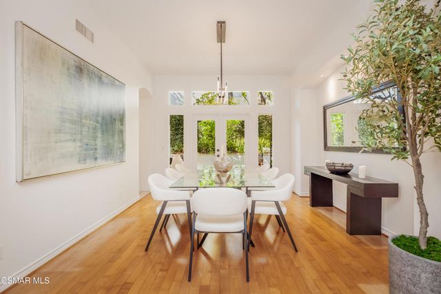 861 Alexandra Court, Oak Park, CA 91377