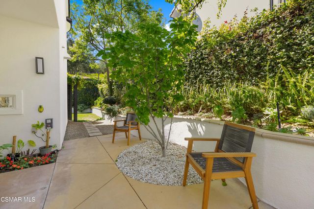 861 Alexandra Court, Oak Park, CA 91377