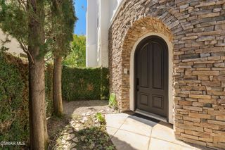 861 Alexandra Court, Oak Park, CA 91377