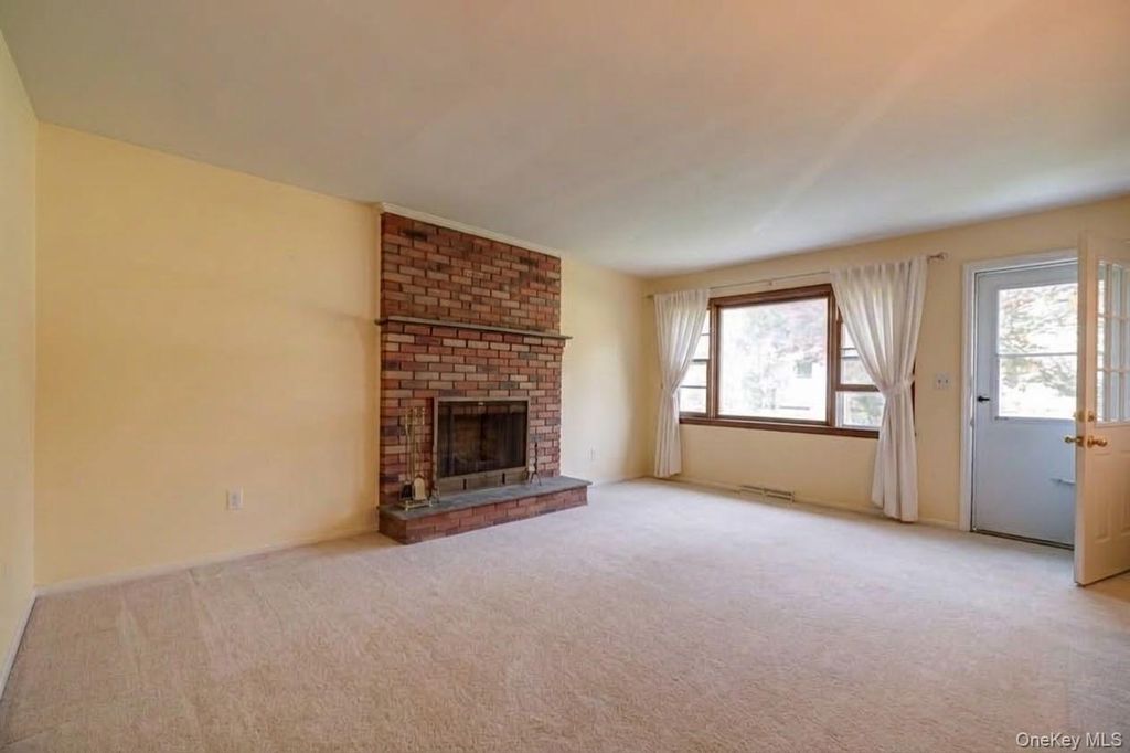 146 Carley Avenue, Huntington, NY 11743 — photo 4