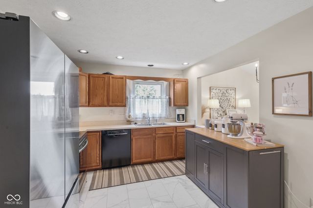 1046 Peppermill Run, Greenwood, IN 46143