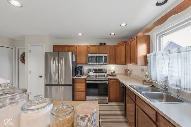 1046 Peppermill Run, Greenwood, IN 46143