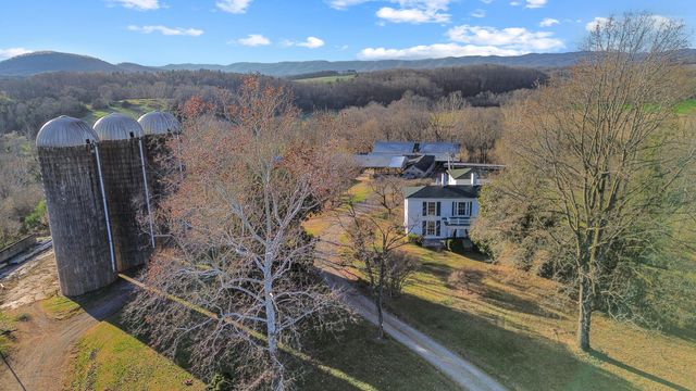 210 Hoha LN, Rocky Mount, VA 24151