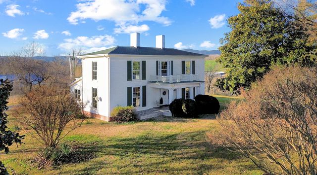 210 Hoha LN, Rocky Mount, VA 24151