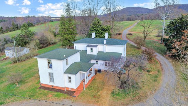 210 Hoha LN, Rocky Mount, VA 24151