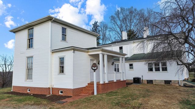 210 Hoha LN, Rocky Mount, VA 24151