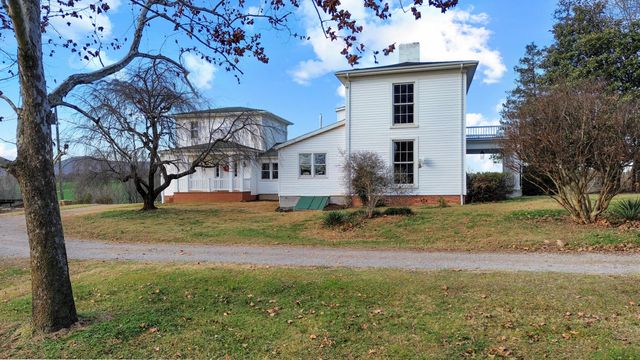 210 Hoha LN, Rocky Mount, VA 24151