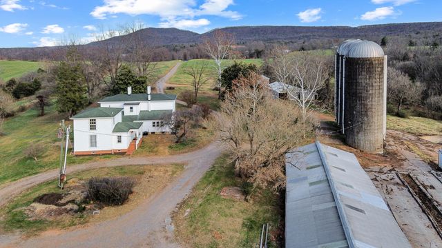 210 Hoha LN, Rocky Mount, VA 24151