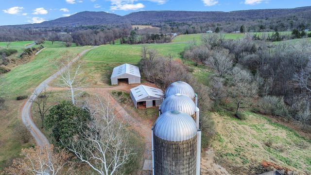 210 Hoha LN, Rocky Mount, VA 24151